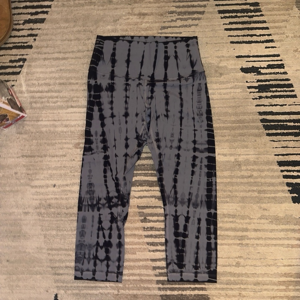 Lululemon Tye Dye leggings size 8